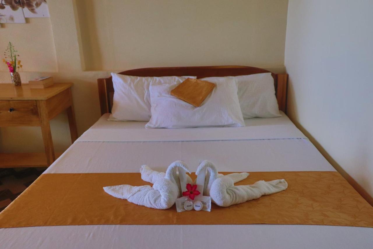 Mecaja Beach House Hotel Roxas  ภายนอก รูปภาพ