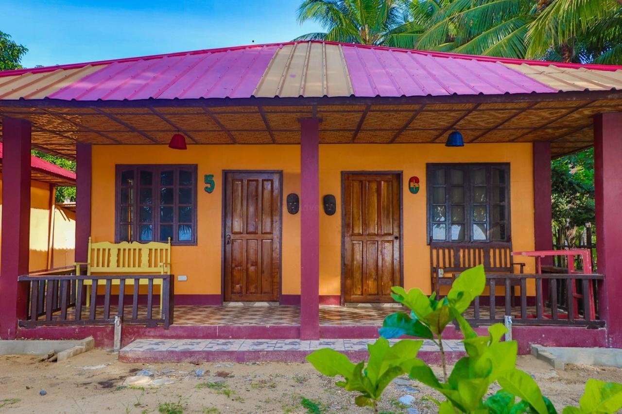 Mecaja Beach House Roxas  ภายนอก รูปภาพ