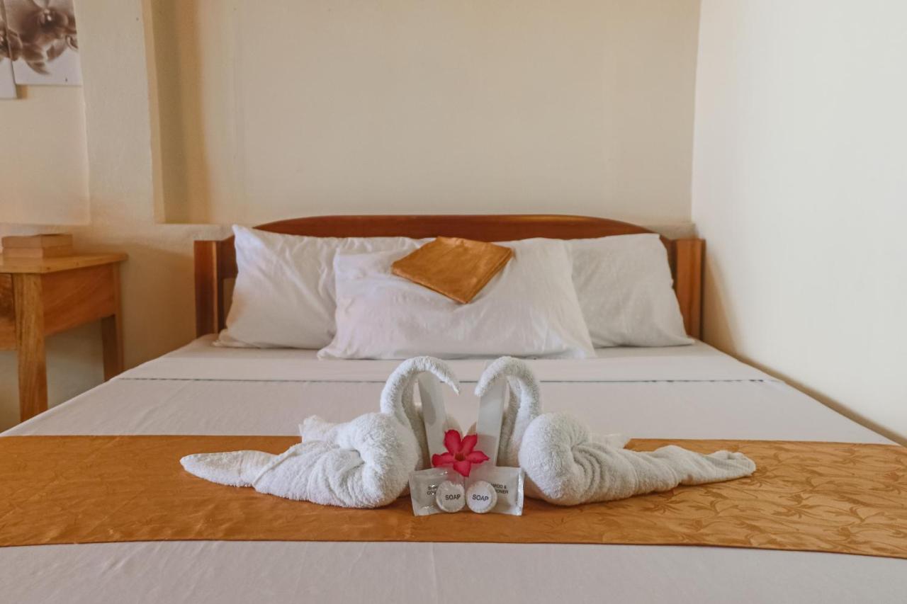 Mecaja Beach House Hotel Roxas  ภายนอก รูปภาพ